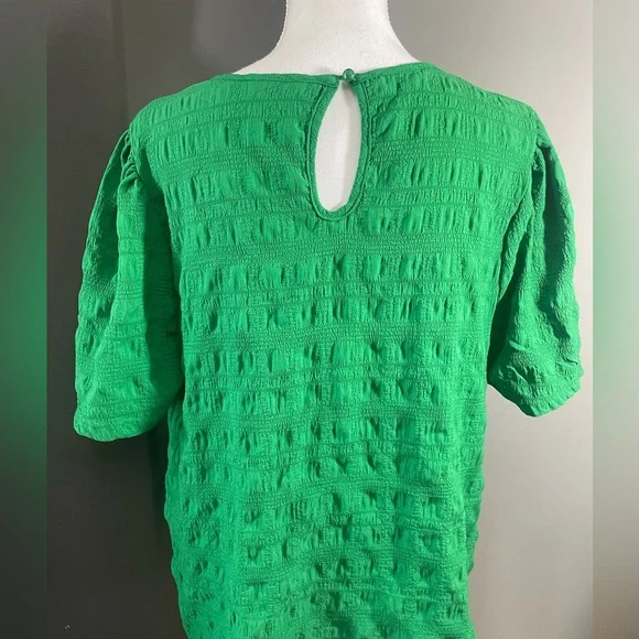 SHEIN Woman’s Grass Green Top with button on backside and slight puff sleeve 1x - Picture 6 of 6